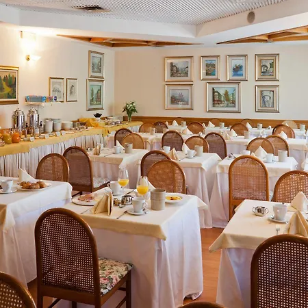 Hotel Brianteo And Restaurant