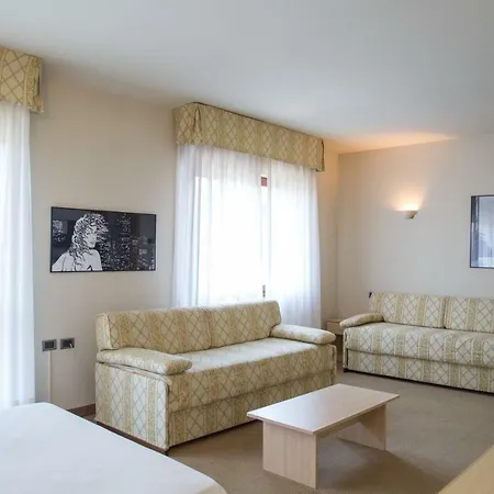 Hotel Brianteo And Restaurant 4*